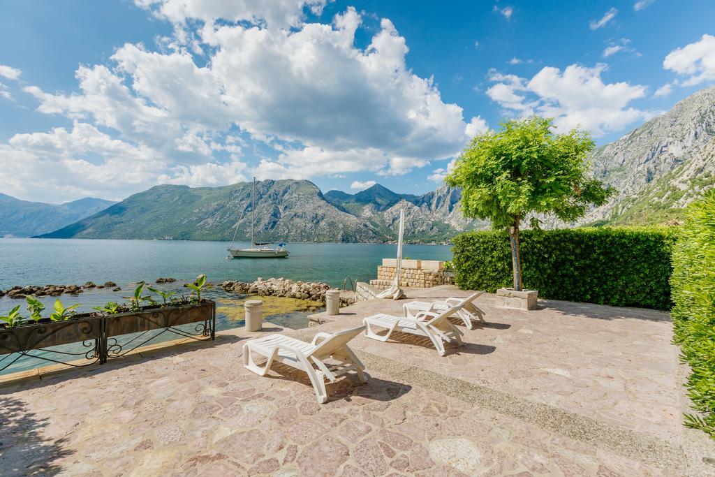 Villa Luxury Stone On The Sea With Private Pool And View Kotor Exteriér fotografie