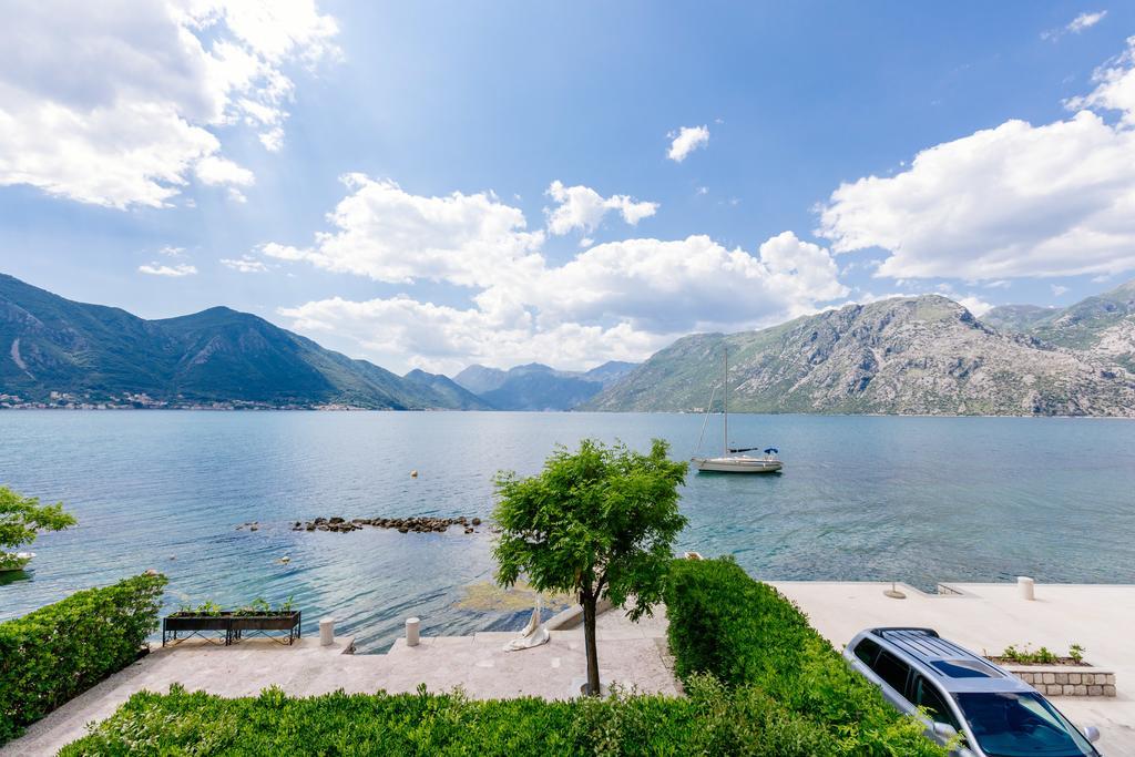 Villa Luxury Stone On The Sea With Private Pool And View Kotor Exteriér fotografie
