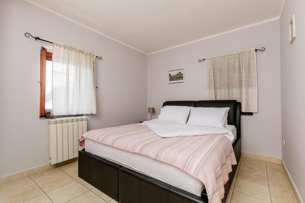 Villa Luxury Stone On The Sea With Private Pool And View Kotor Exteriér fotografie