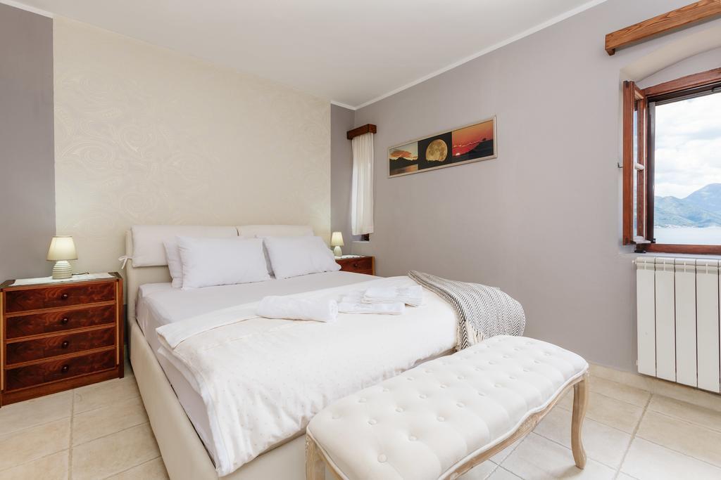 Villa Luxury Stone On The Sea With Private Pool And View Kotor Exteriér fotografie