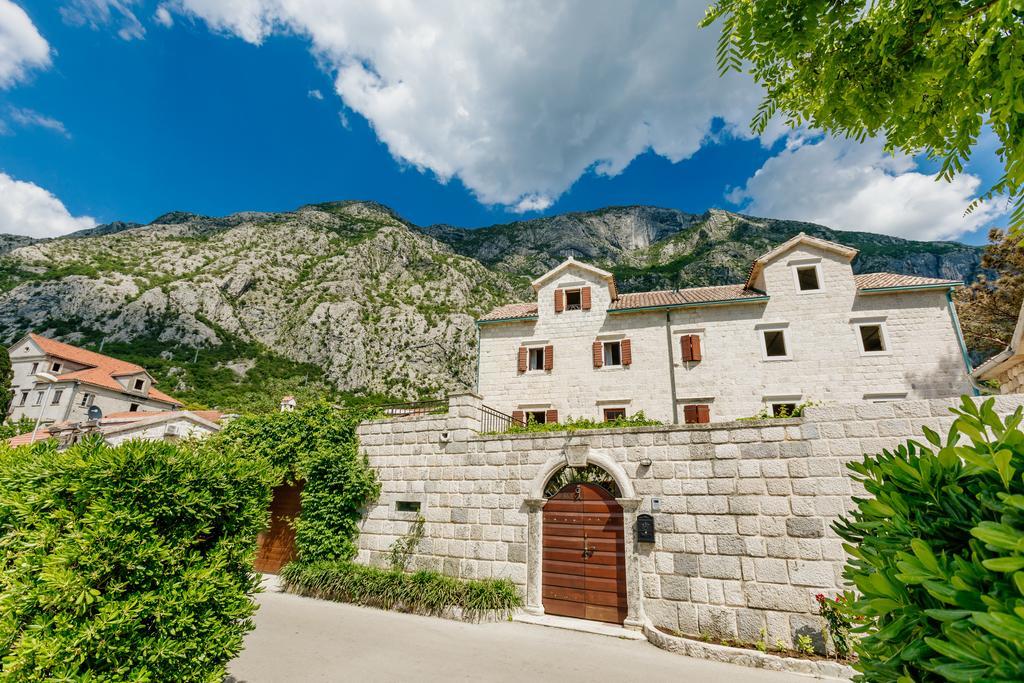 Villa Luxury Stone On The Sea With Private Pool And View Kotor Exteriér fotografie